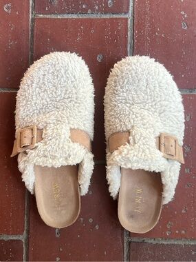 JCREW Cream Sherpa Clog Slipper